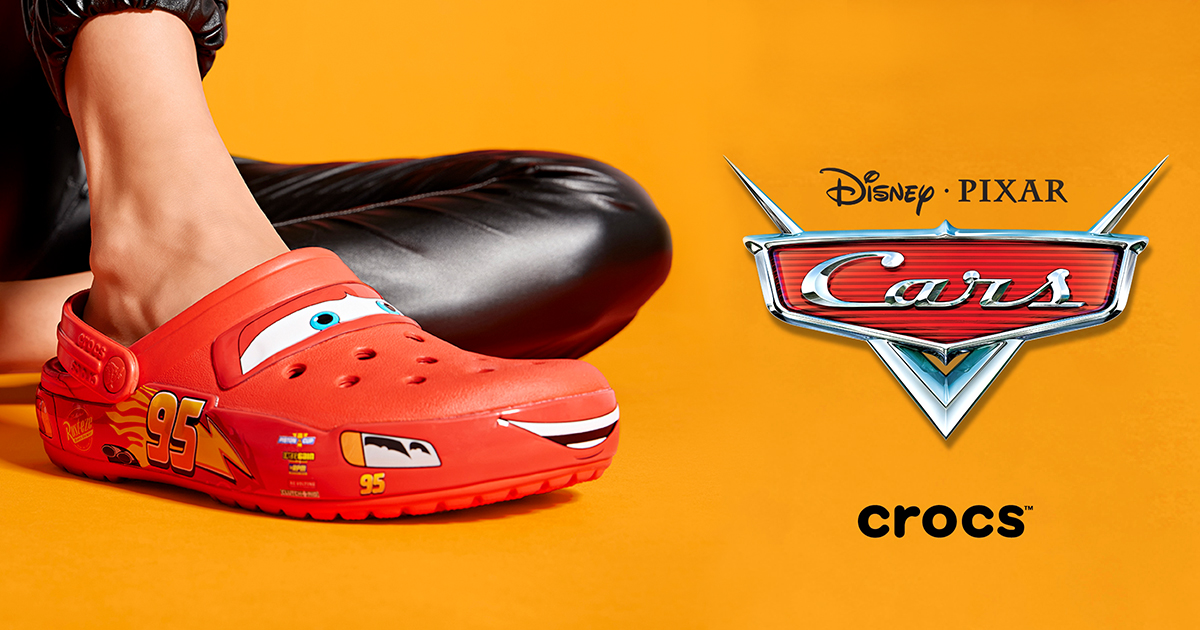 Light up lightning hot sale mcqueen crocs adults